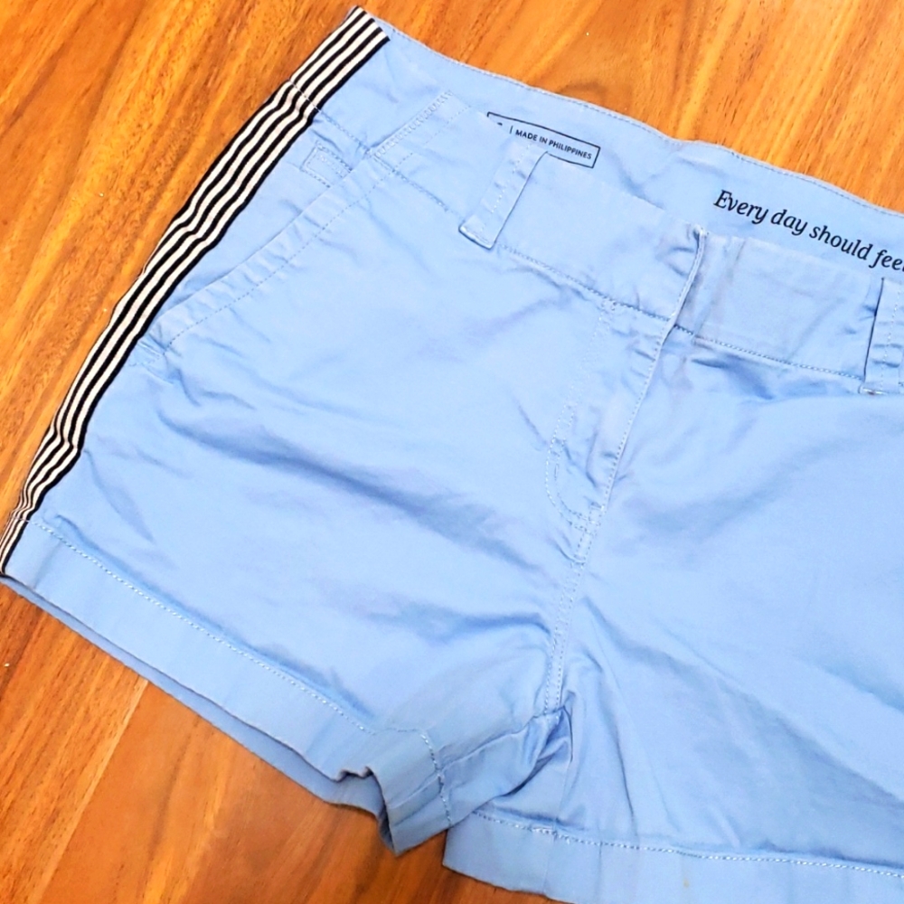 Vineyard vines blue stripe shorts